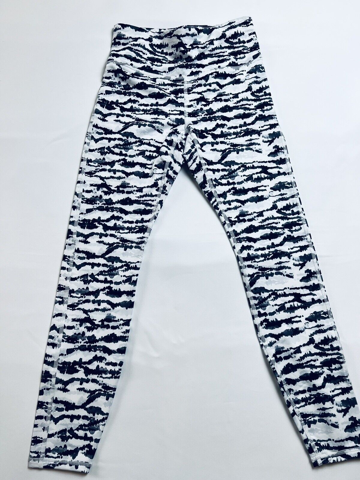 FABLETICS White Black Cold Weather Print High Waisted Leggings Size S –  Clearance Designers