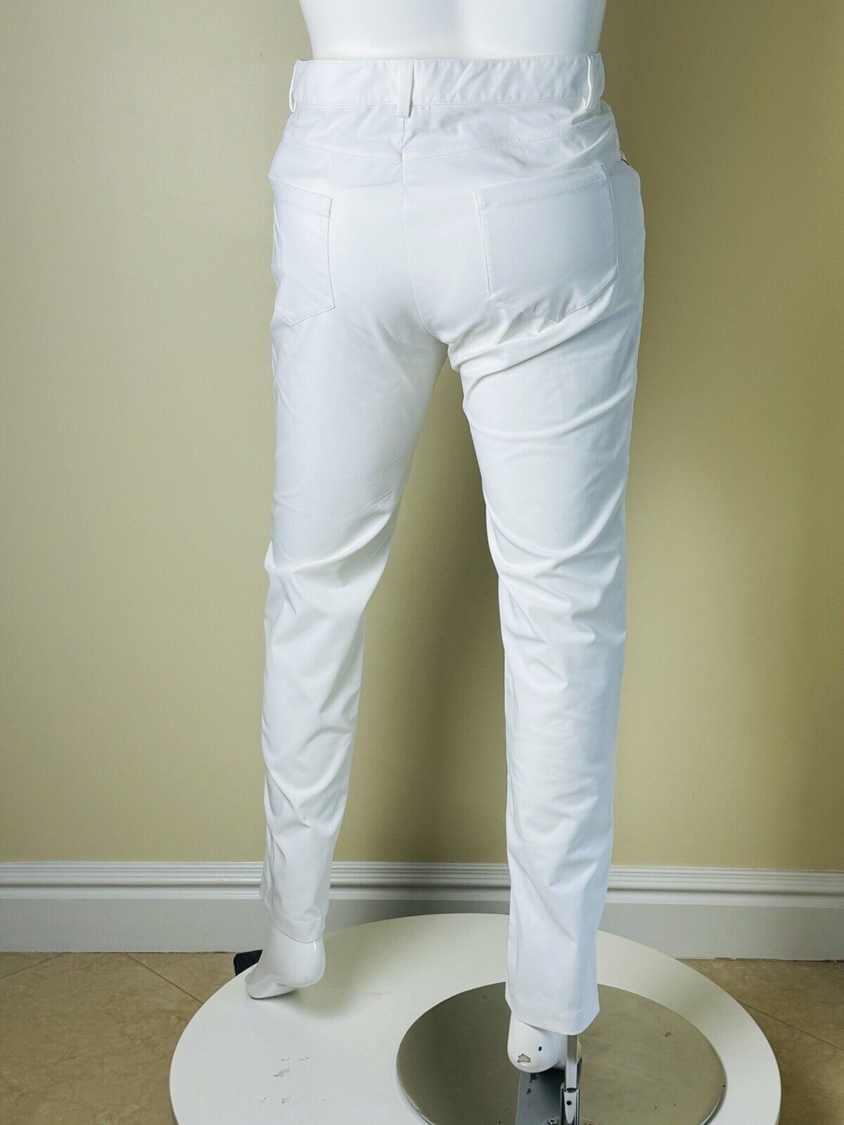 Brendratti Women’s White Golf Pants Sz 38. Ital 54.  (07)