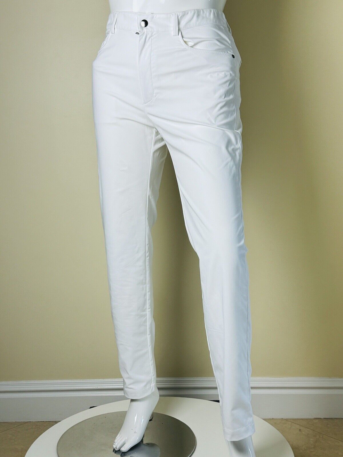 Brendratti Women’s White Golf Pants Sz 38. Ital 54.  (07)