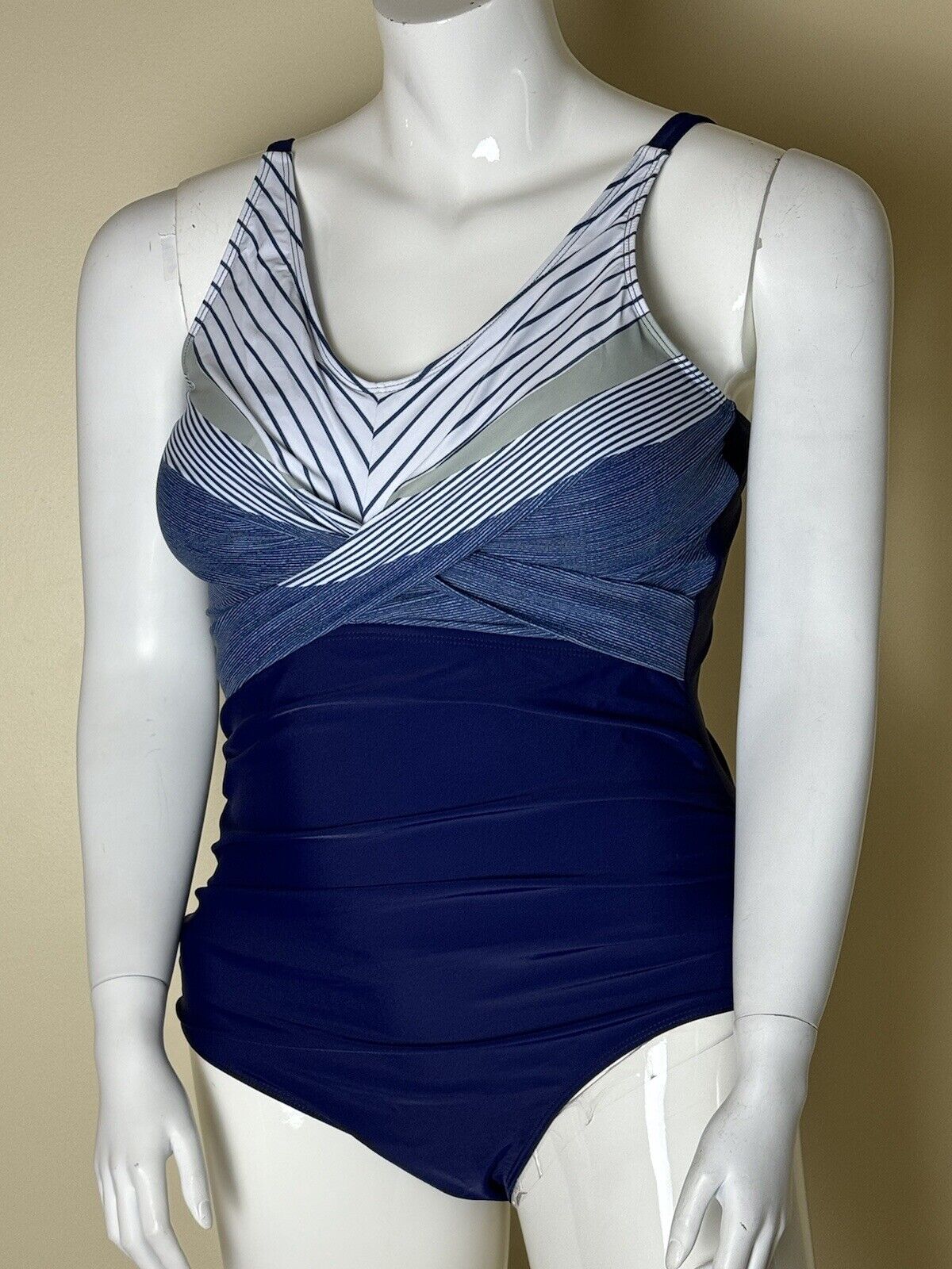 One Pc Swimsuit Sz 2XL Bathing suit.   (57)