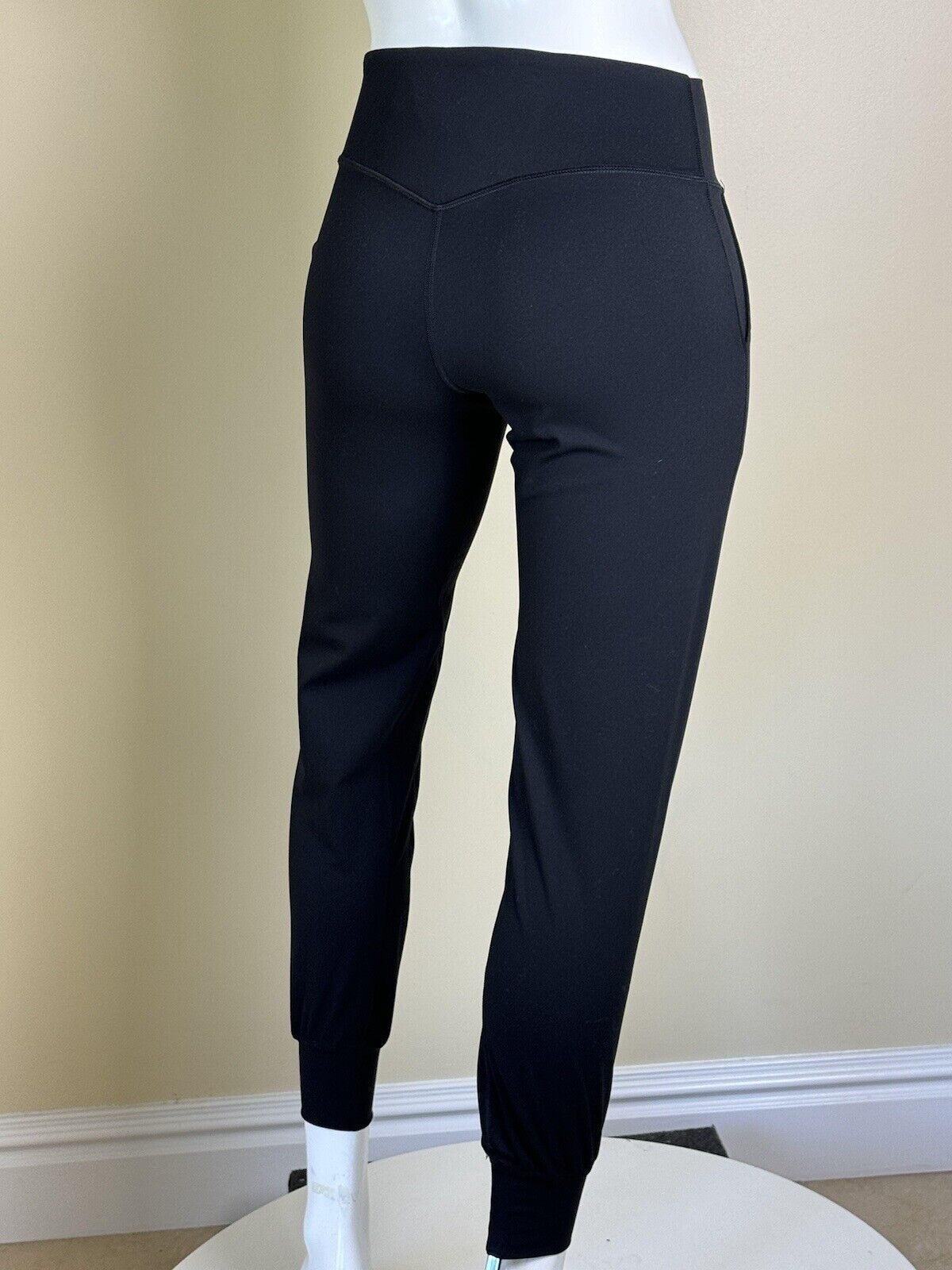 Calliope Women’s Jogger Pants Black Sz XS.    (03)