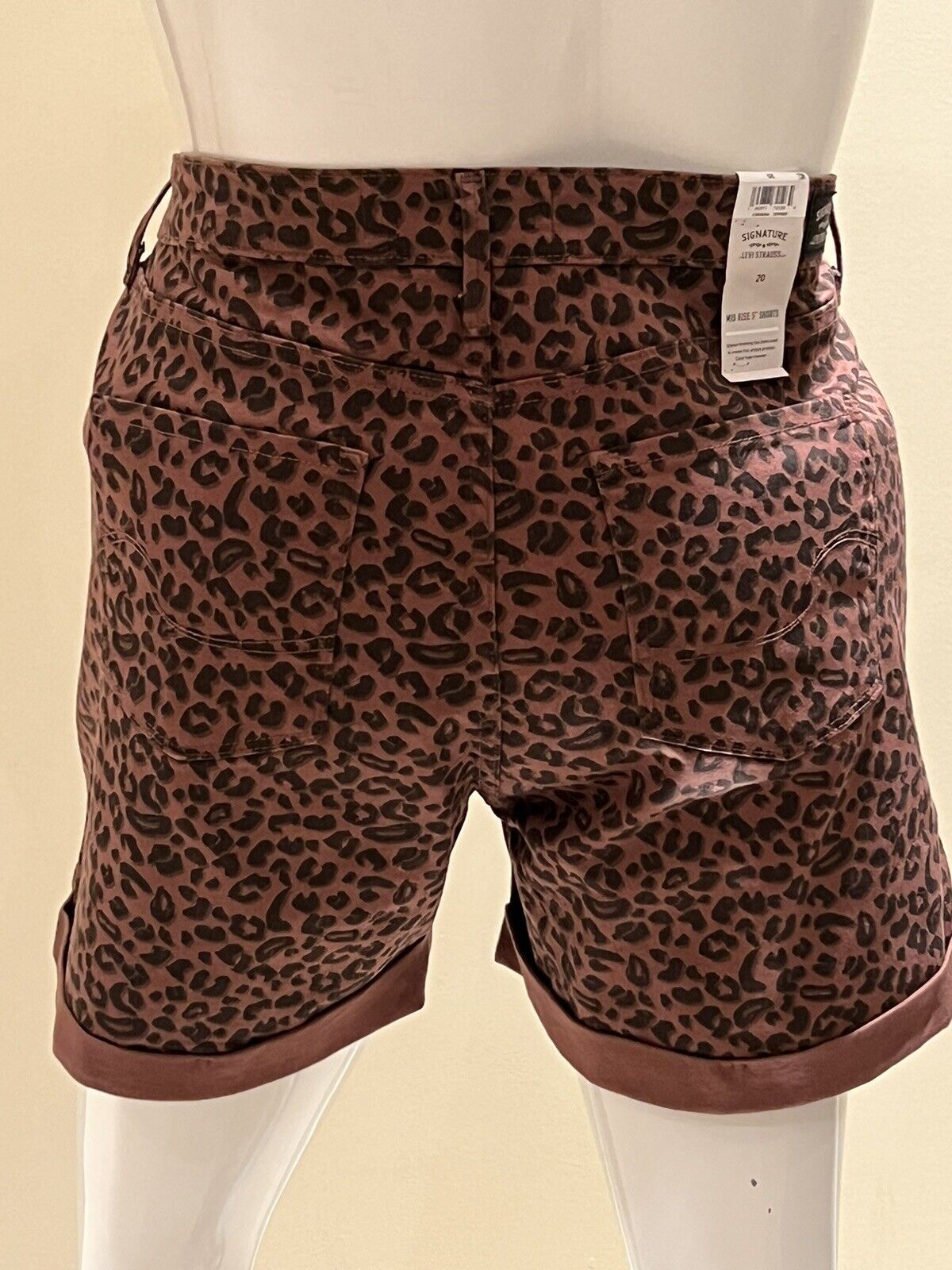 Signature Levi Strauss Leopard Jean Shorts Women’s Size 20 High Rise