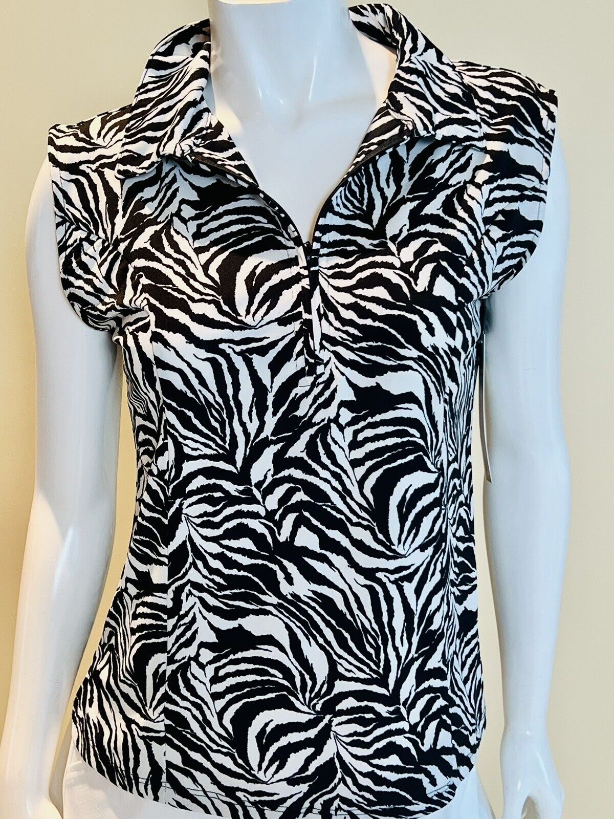 UBU ON THE GREEN Women’s Top Zebra Pattern Golf Shirt Size S (11)