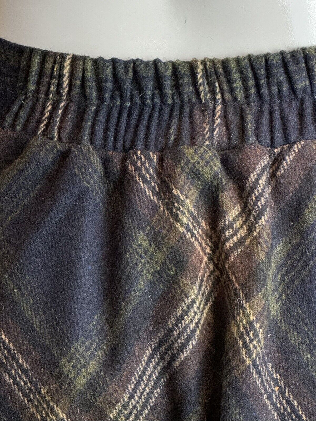 (I) Women’s Plaid Full Flare Skirt Sz S.     (62)