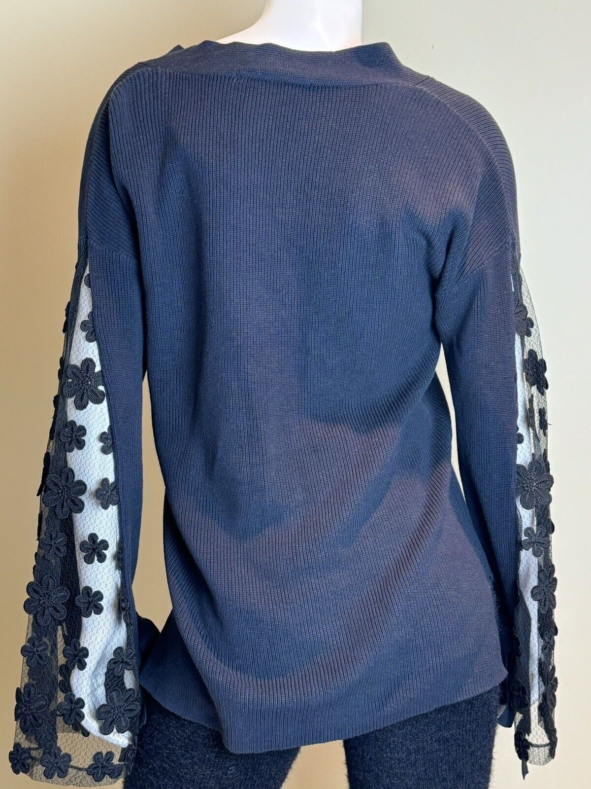 $118 French Connection Women's Navy Sheer Floral Sleeve Sweater Size XS  (67)