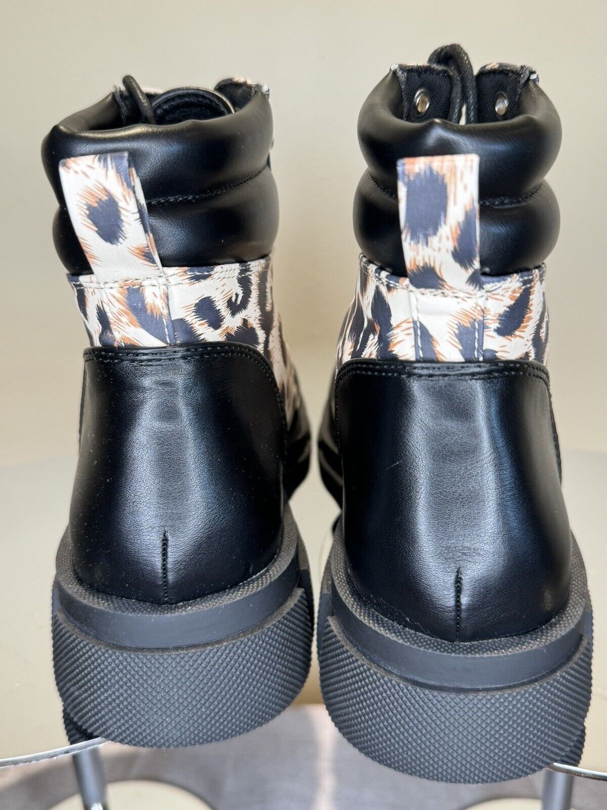 Mixx Shuz Women’s Leopard Lace Up Boots Size 7