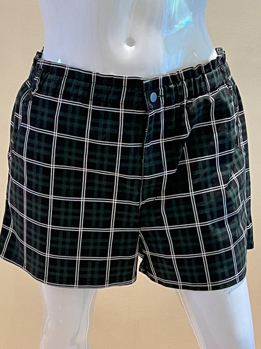 No Boundaries Womens Size 3X Black check Plaid Shorts