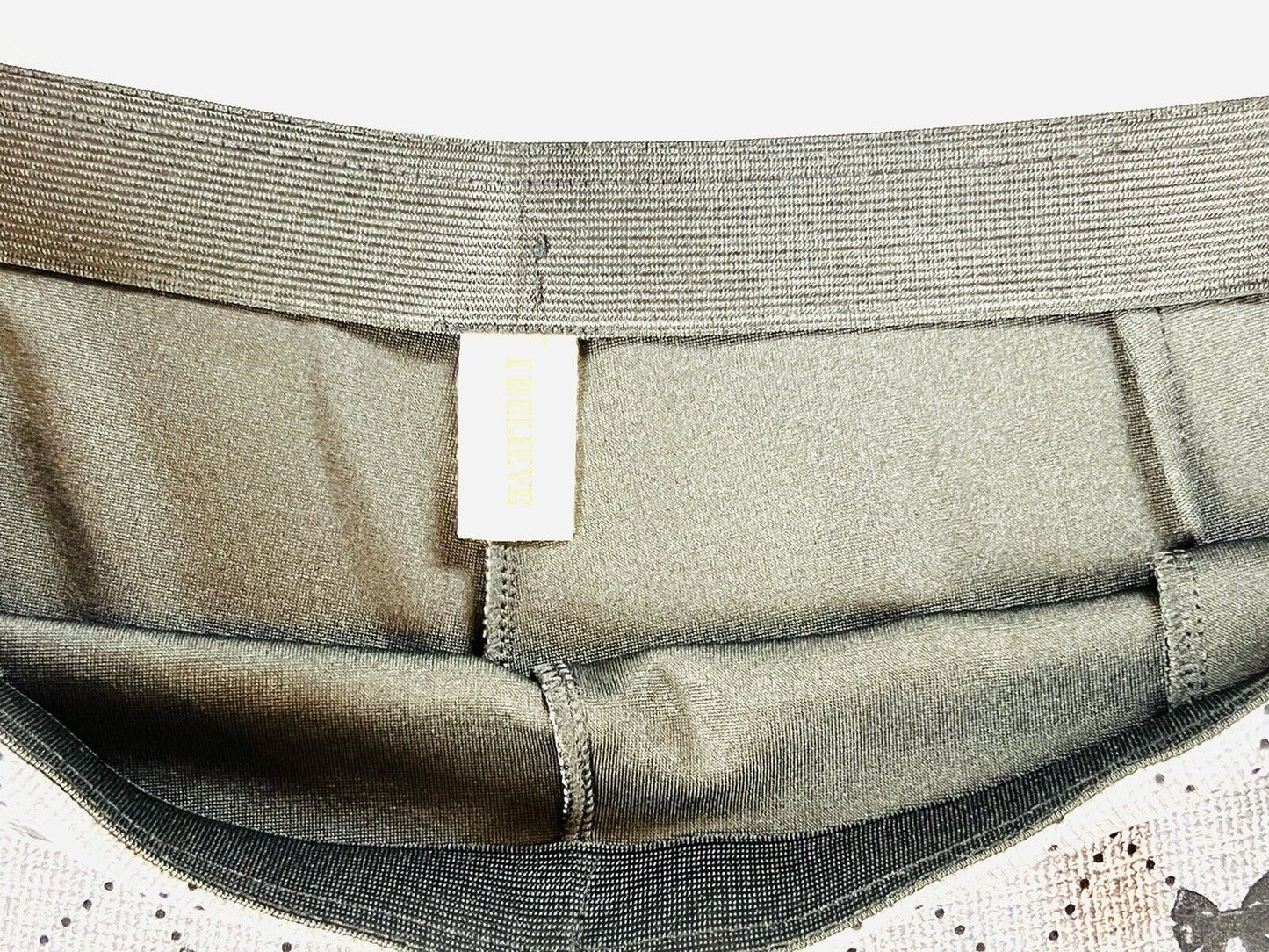 I BELIEVE Women’s Sz 3XL Black Bows Gray Knit Shorts