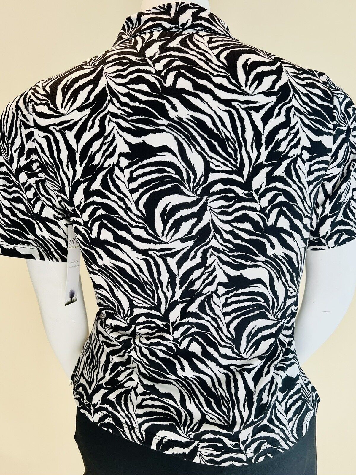 UBU ON THE GREEN Women’s Top Zebra Pattern Golf Shirt Size L (11)