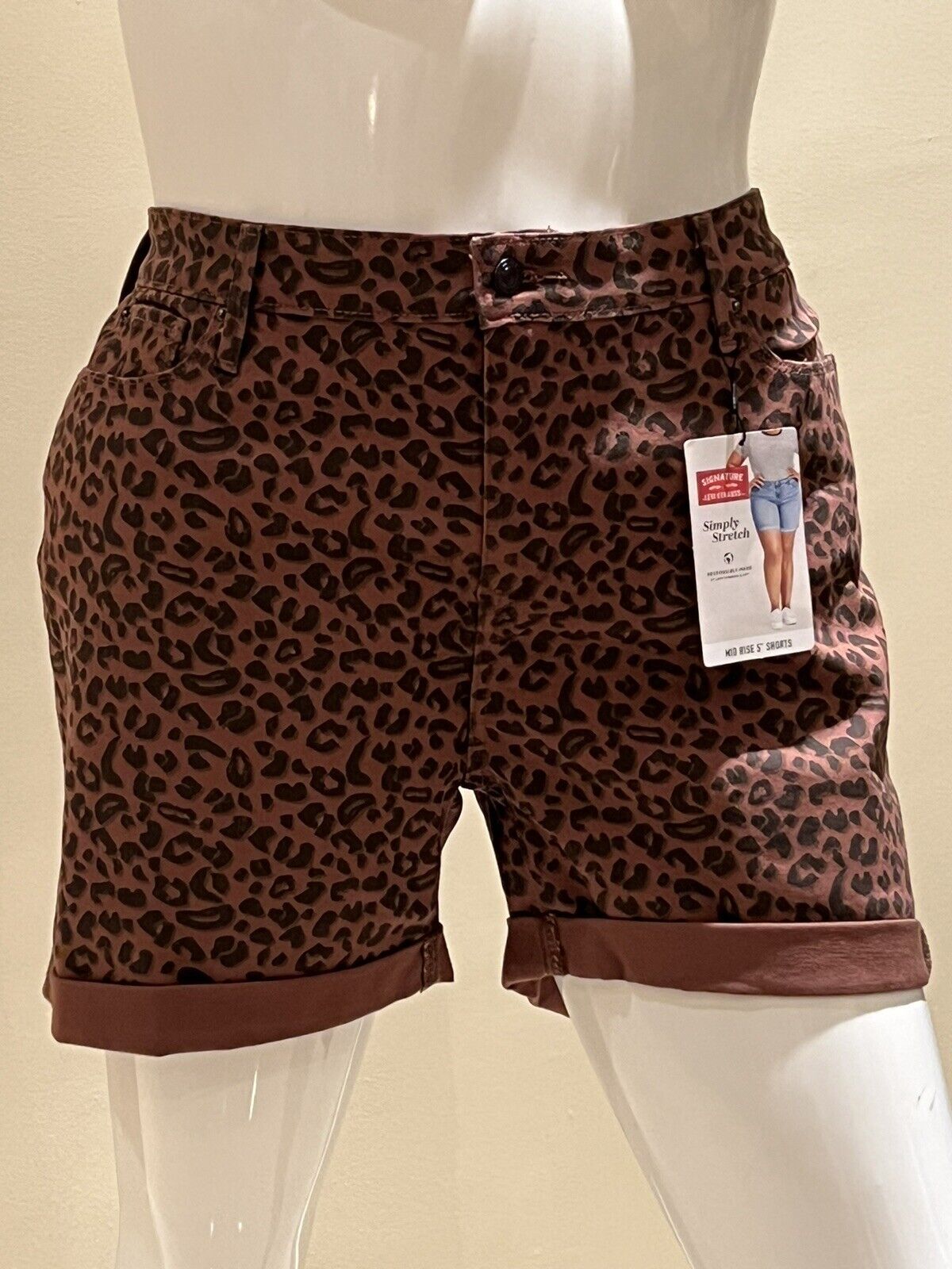 Signature Levi Strauss Leopard Jean Shorts Women’s Size 20 High Rise