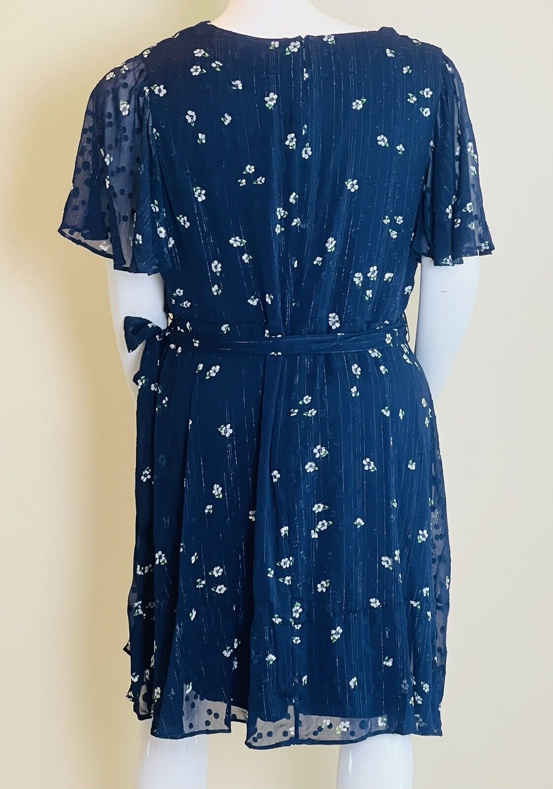 DKNY Dress Plus Size 20W Navy Blue Floral Printed V-Neck Ruffled Knee Length (2)