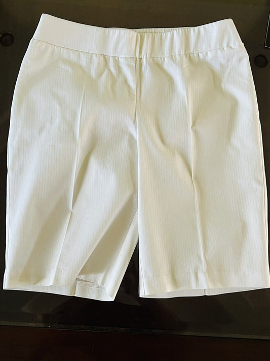 Laura Cruz Women’s Shorts White Size M