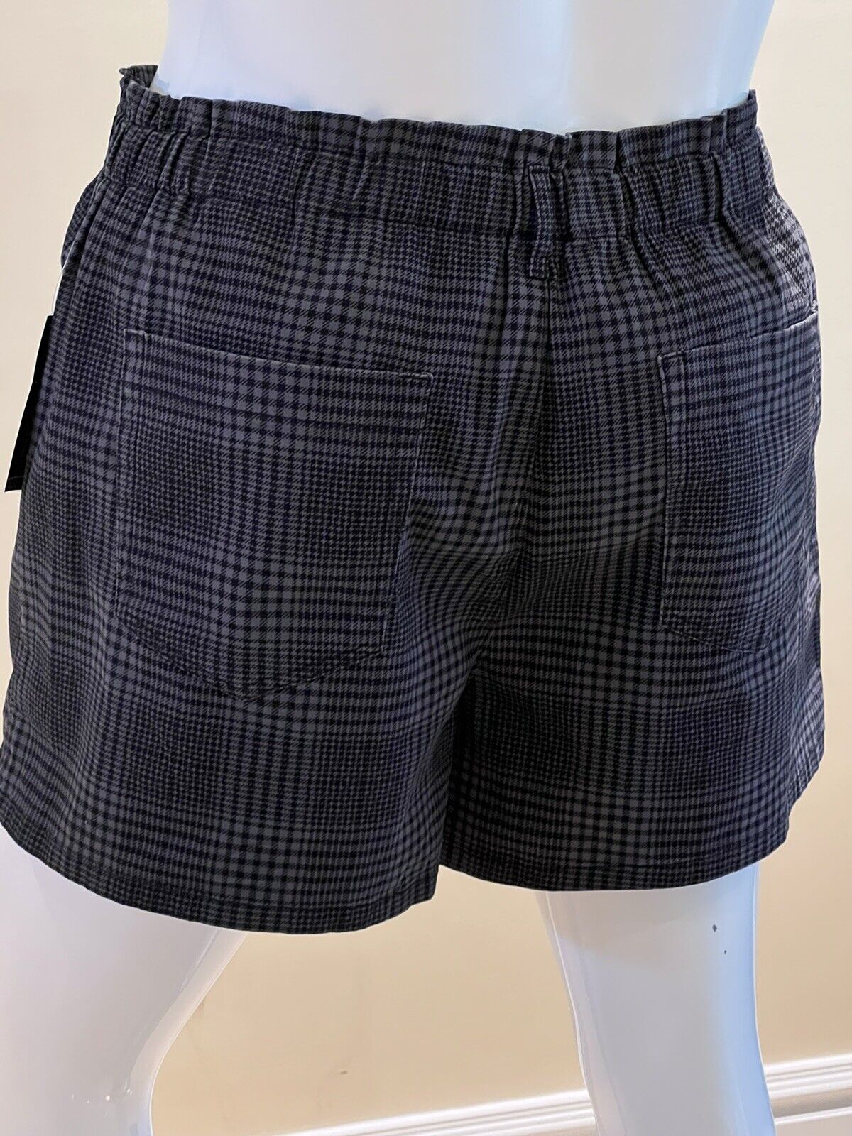 No Boundaries Womens Size 2X Black check Plaid Shorts