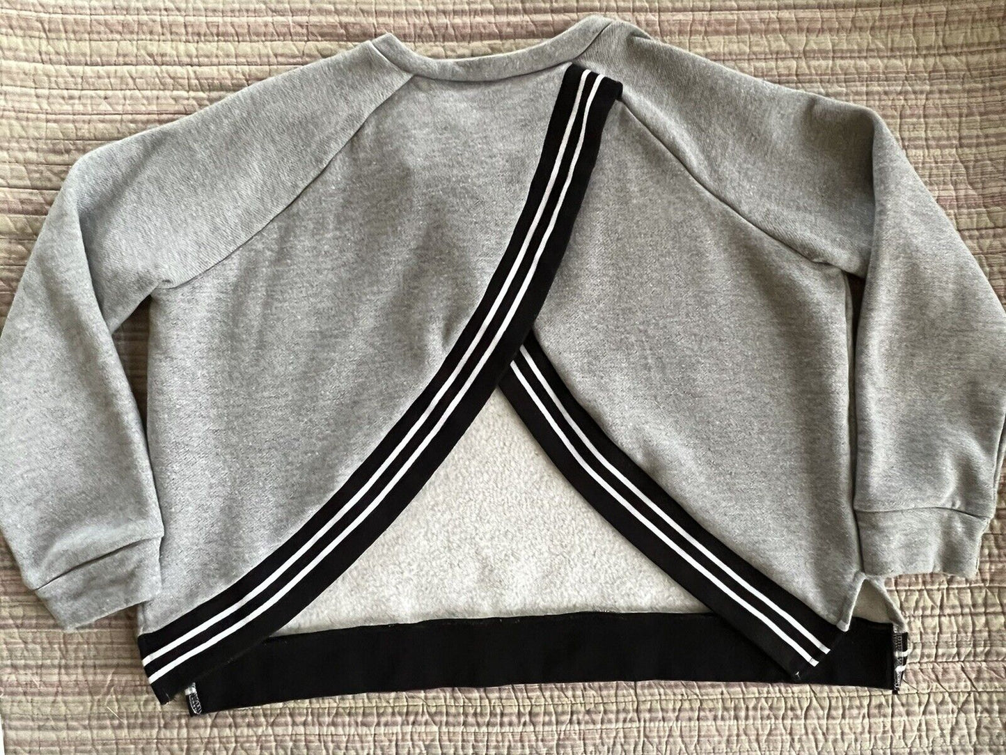 RACHEL Rachel Roy Knit Long Sleeve Gray w/Black Trim Sweater Sz XL Open On Back