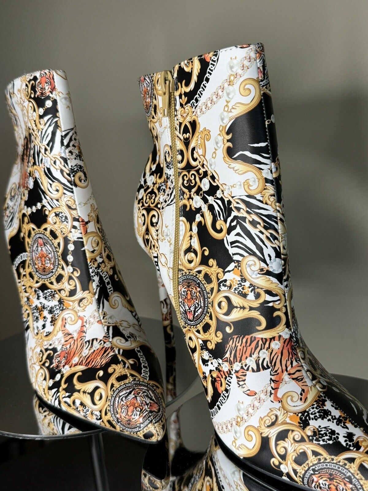 Anne Michelle Baroque Patterns Boots Size 10. (70)