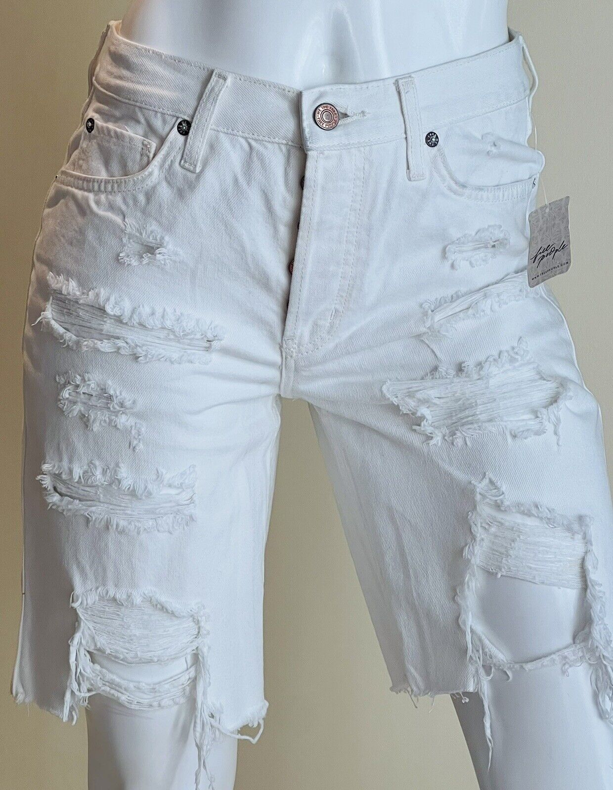 Free People Women’s Mid Rise Distressed White Jean Shorts Size 25