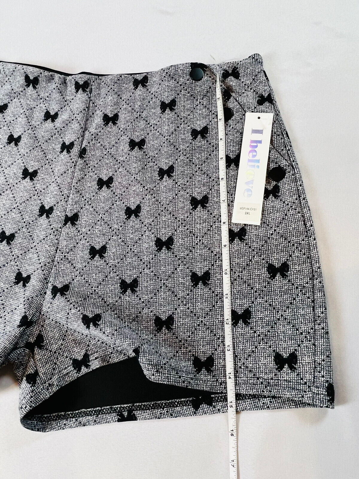 I BELIEVE Women’s Sz 3XL Black Bows Gray Knit Shorts