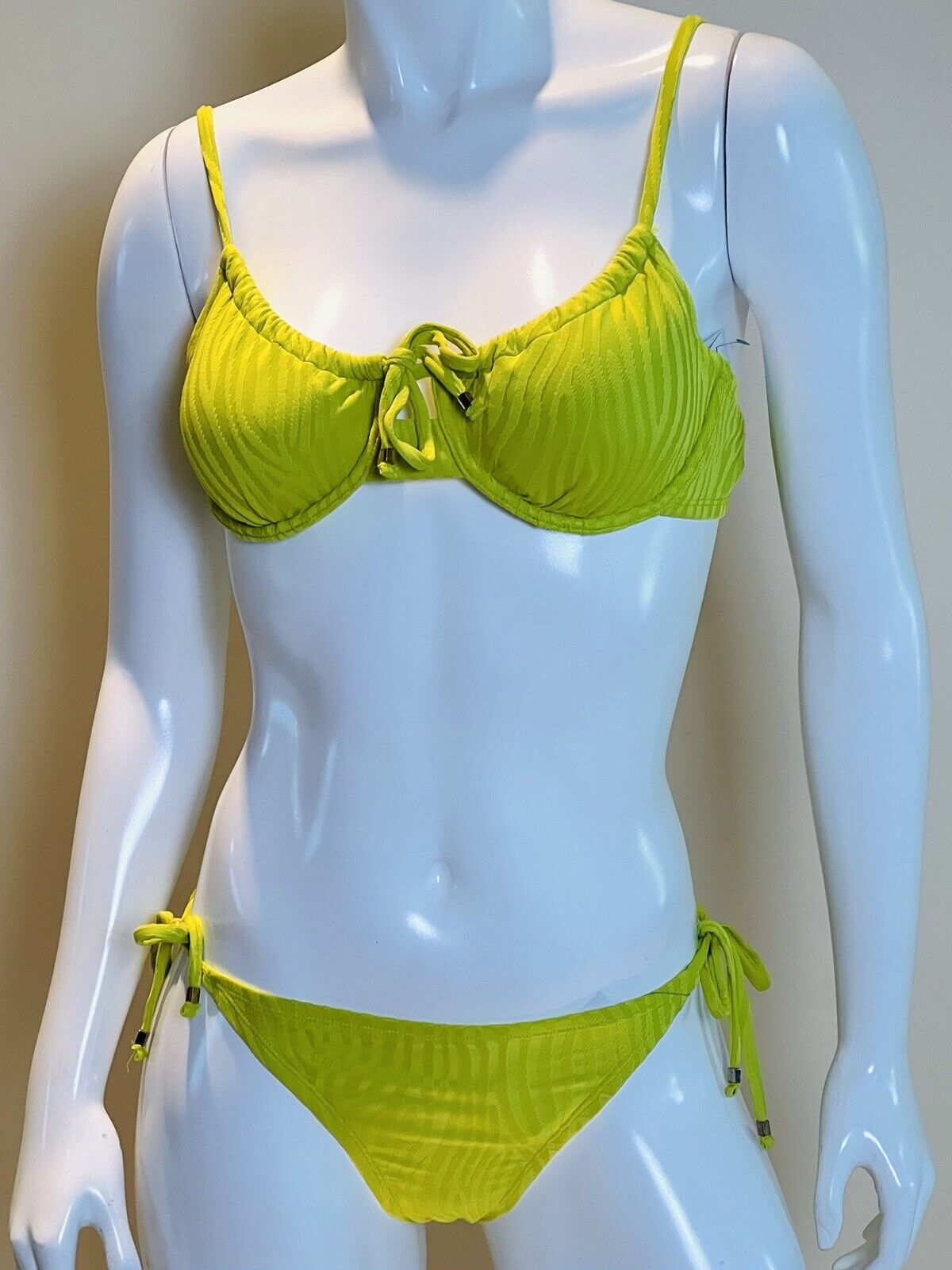 Time and Tru Women’s Green Bikini Sz M 2Pc Swimsuit