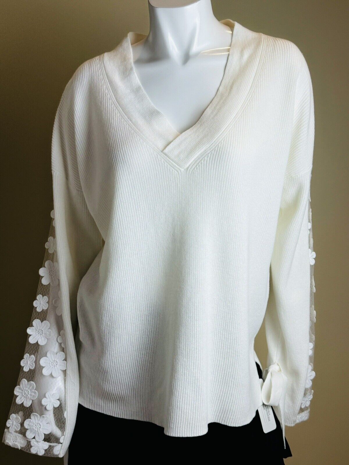 $118 French Connection Women's White Sheer Floral Sleeve Sweater Size M.  (67)