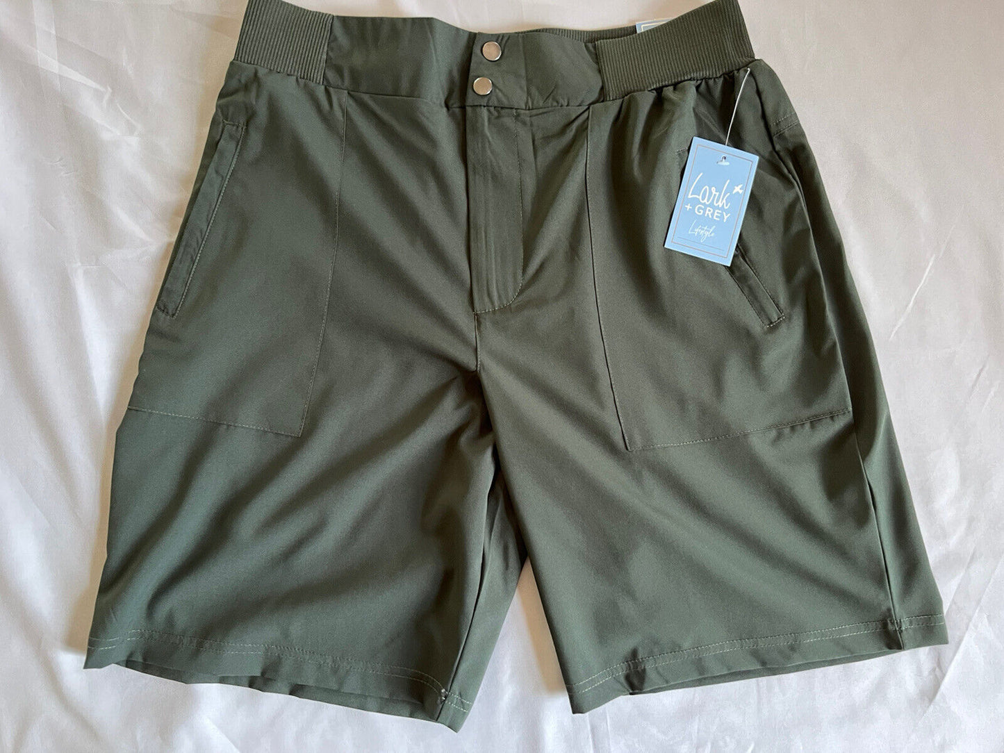 Lark+Grey Women’s Green Stretch Waist Shorts Sz M