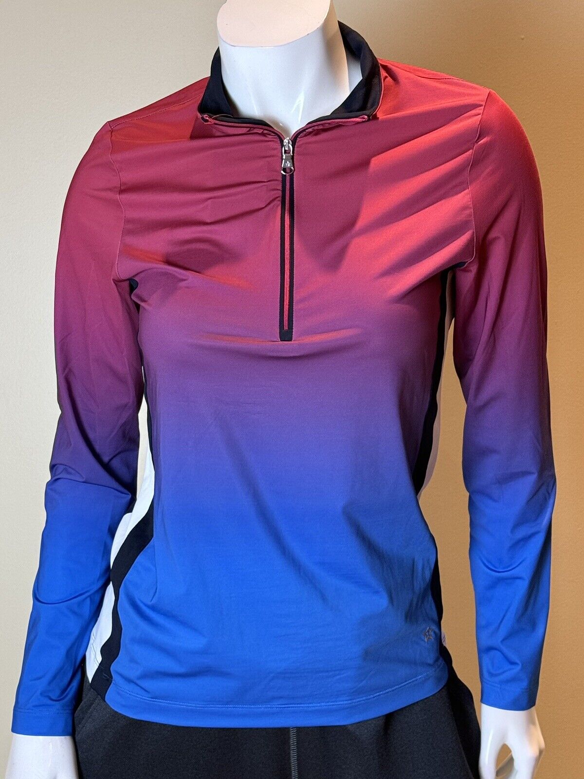 Lohla Sport Women’s Top Sz M/L Golf Sweatshirt .  (70)