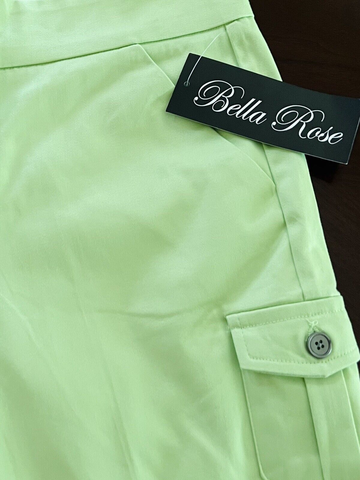 Bella Rose Women’s Shorts Green Size 6