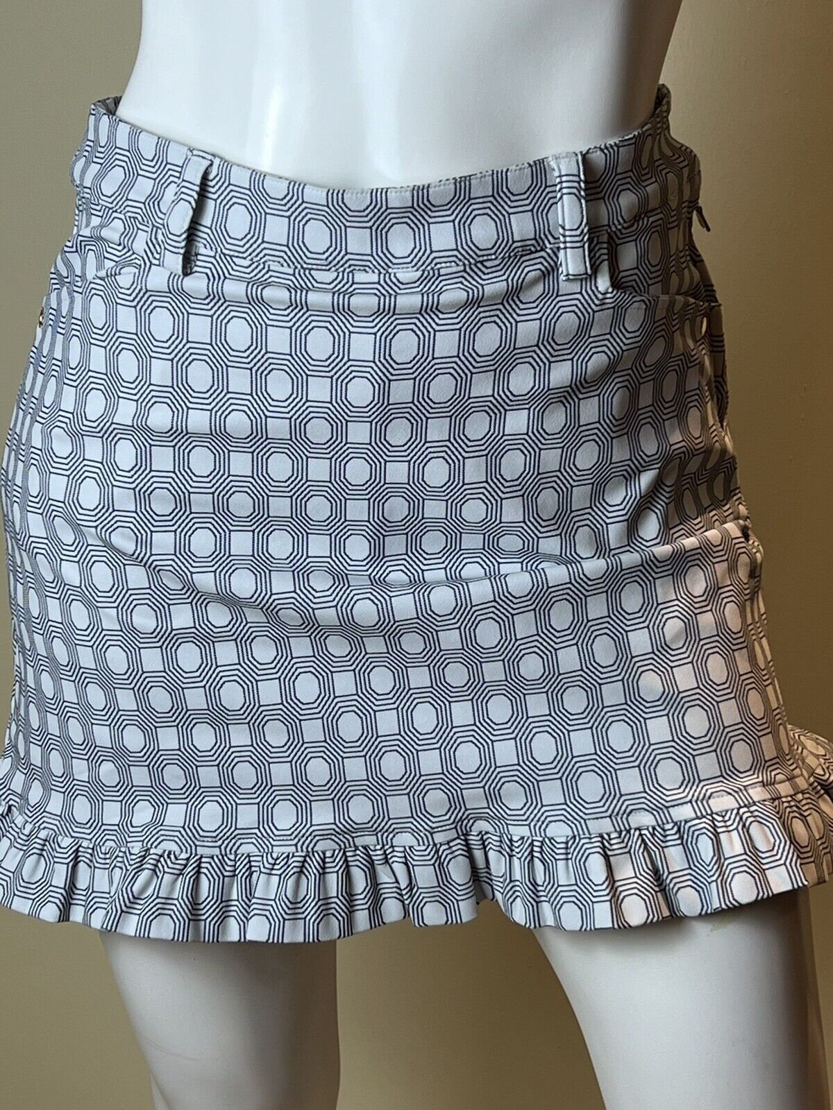 Brendratti Women’s Skirt Skort Tennis Golf Sz 40 White Black Patterns. (51)