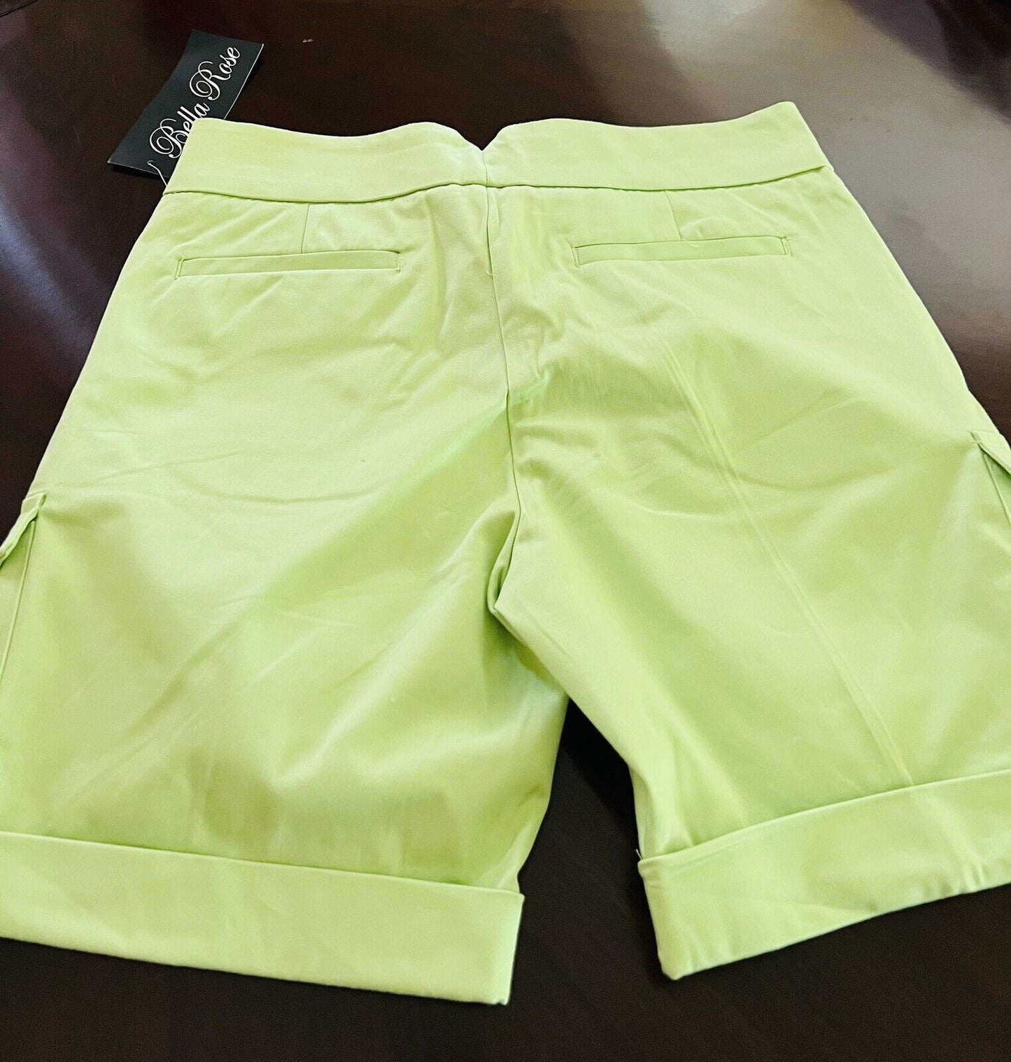 Bella Rose Women’s Shorts Green Size 6