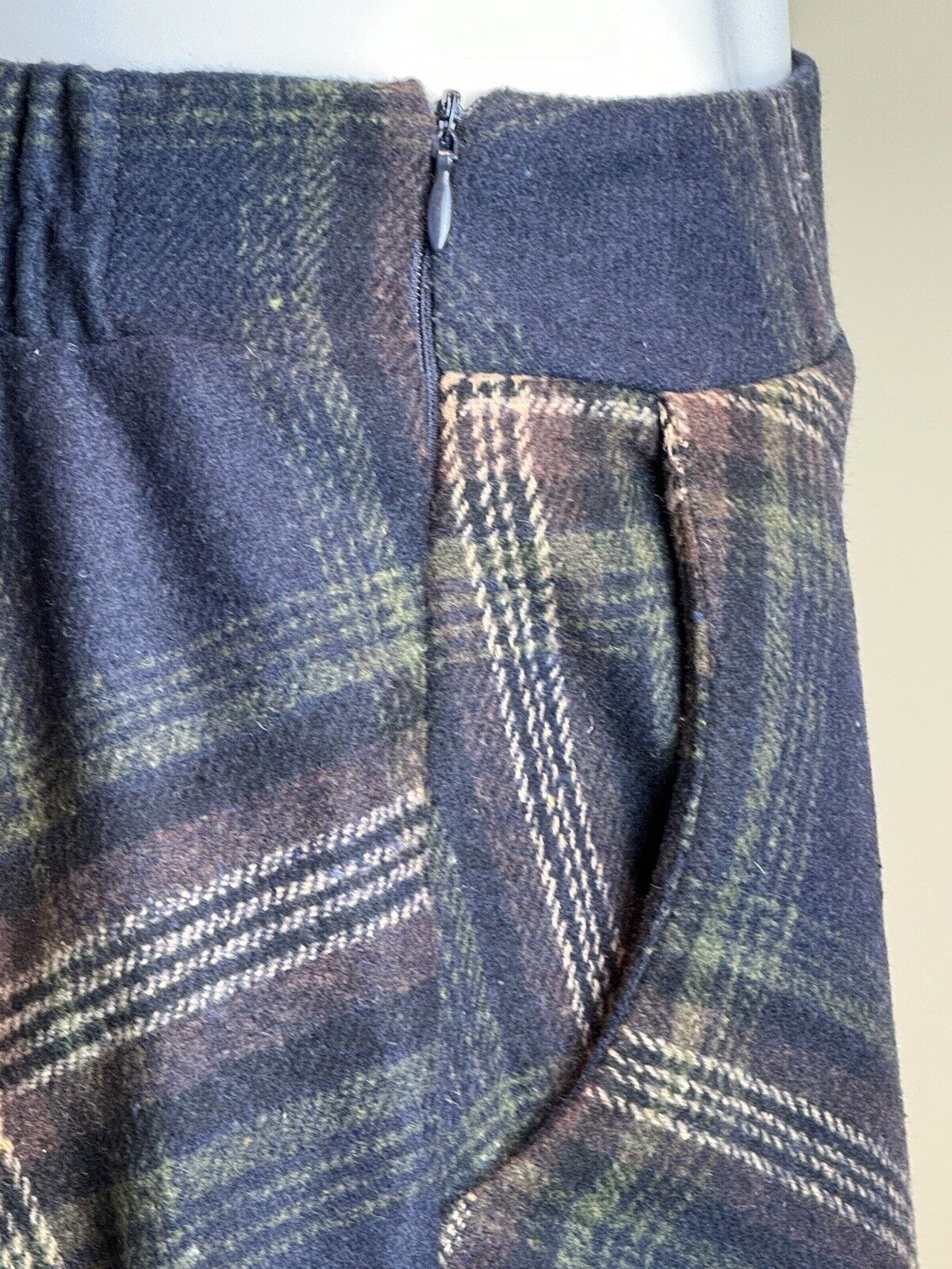 (I) Women’s Plaid Full Flare Skirt Sz S.     (62)